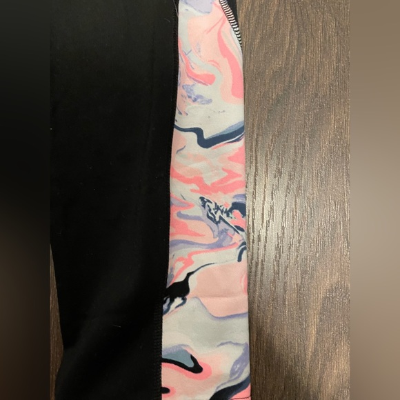 VS Pink Matching Set Sports Bra and Yoga Pants - Picture 3 of 6